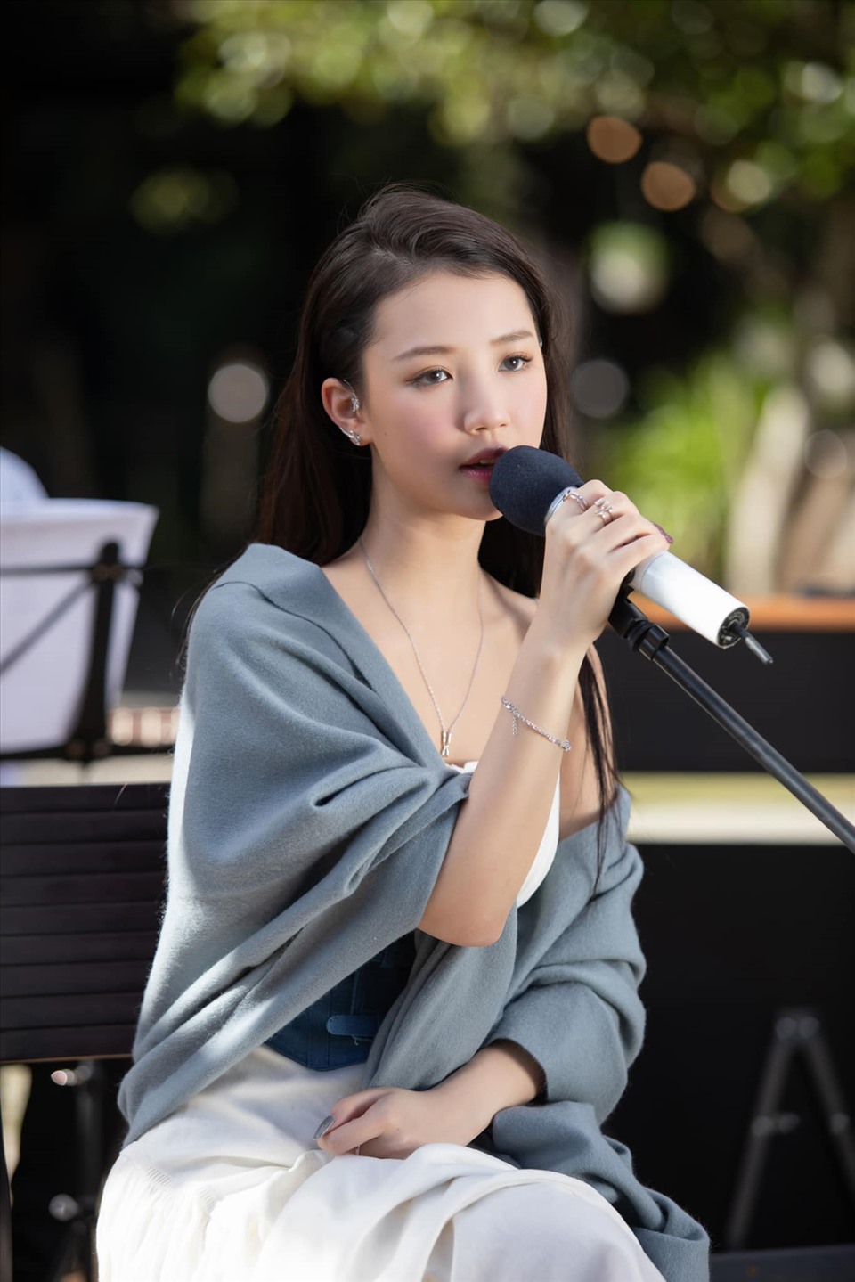 Nữ ca sĩ sinh năm 2000 - AMEE là nghệ sĩ nữ Việt Nam được nghe nhiều nhất trên Spotify Việt Nam ...